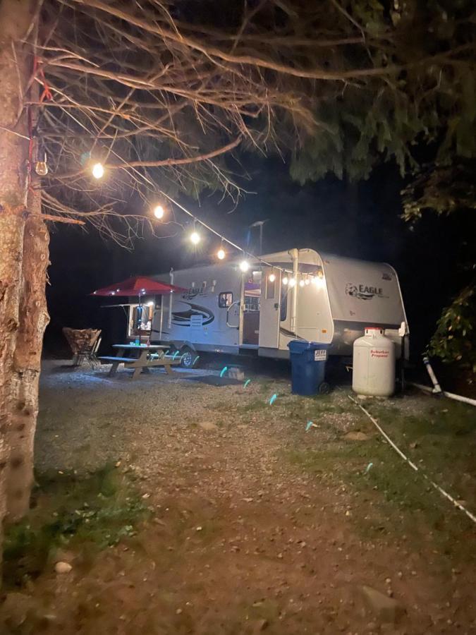 Rv Adventure Roscoe Pet Friendly Hotel Exterior photo