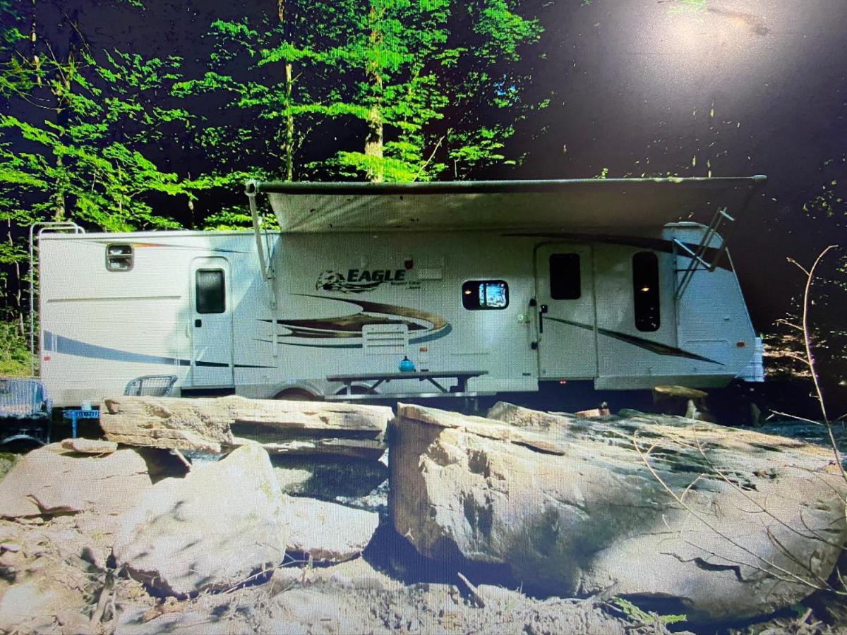 Rv Adventure Roscoe Pet Friendly Hotel Exterior photo